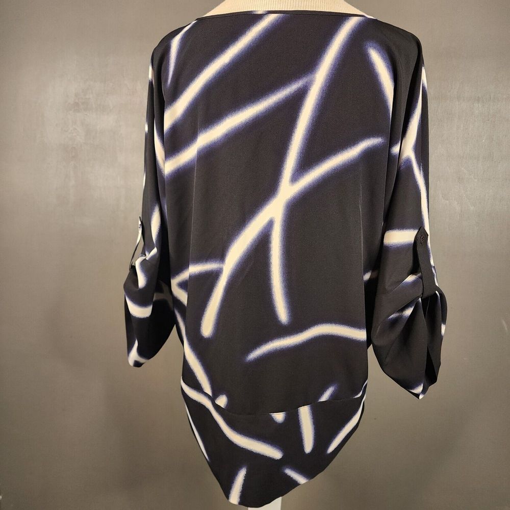 Chicos Women's Dolmen Top SZ 1 Tab Sleeve Geometric Print Popover Ruched Side - Picture 5 of 10